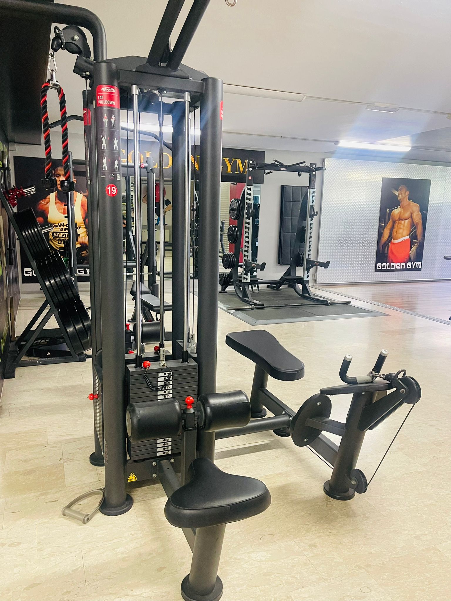 Attrezzi e zona sala pesi della palestra in Vallagarina